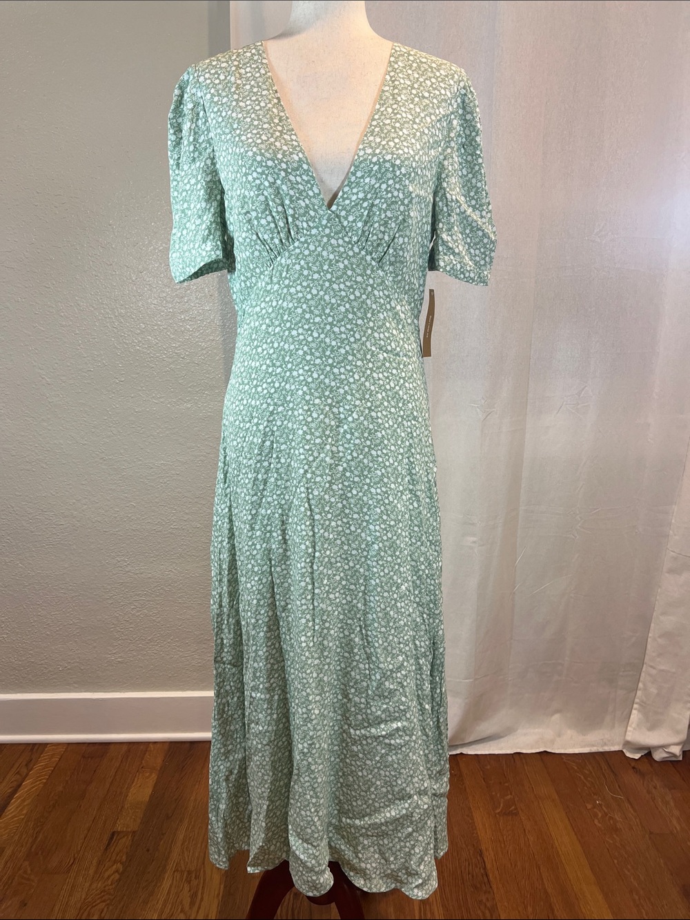 Sorella Alyssa Mint Green Floral V-Neck Maxi Dress. Size 6. NWT